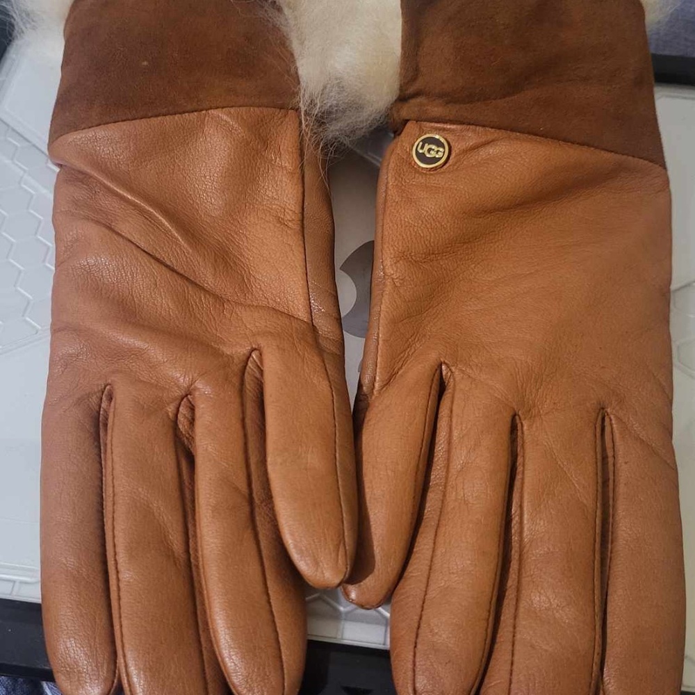 UGG Tech Quinn Gloves Chestnut - Picture 2 of 5